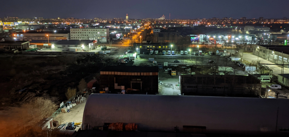 На балконе, в разгаре пьянки, всегда появляется огромное желание, чтобы этот вечер не заканчивался.. 