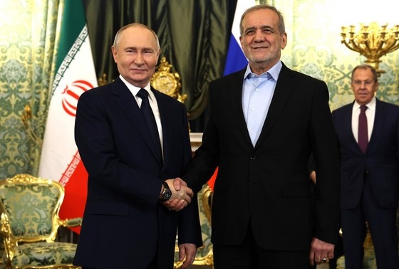    Владимир Путин и Масуд Пезешкиан