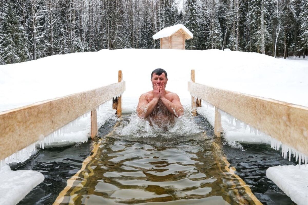     Купание в купели. Источник: rg.ru Автор фото: Валентина Певцова