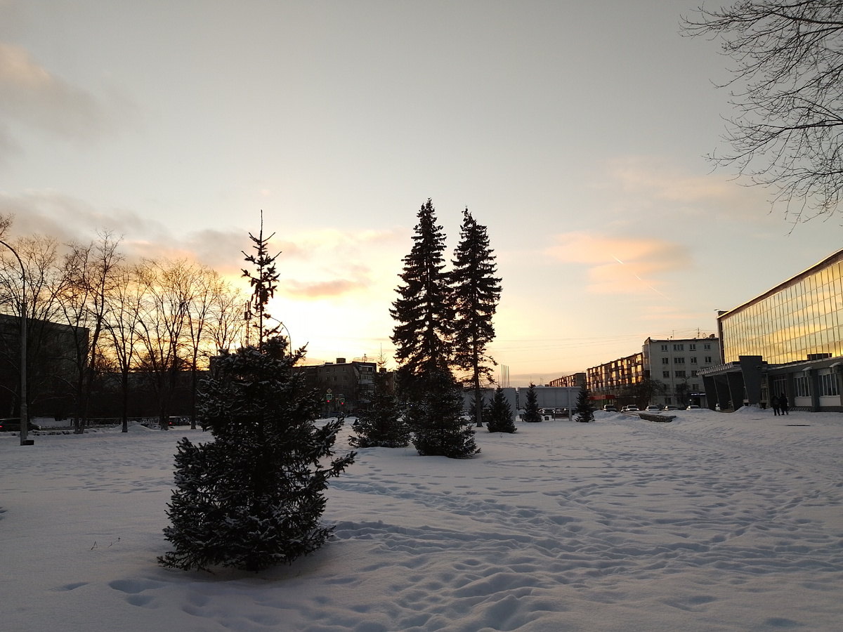 Закат, возле Дворца спорта
