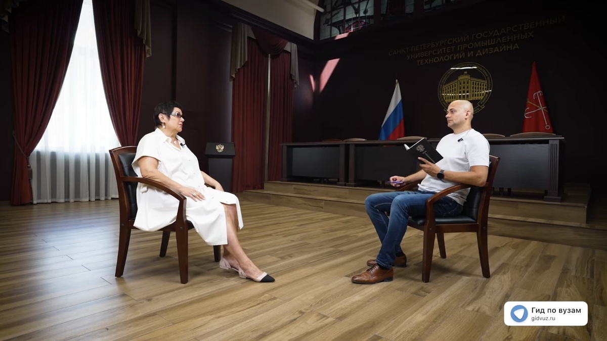 Интервью в Санкт-Петербургском государственном университете промышленных технологий и дизайна (СПбГУПТД): слева – директор института дизайна и искусств, доктор искусствоведенья, Ванькович Светлана Михайловна, справа – главный редактор СМИ «Гид по вузам», к.п.н., Роман Гетц.