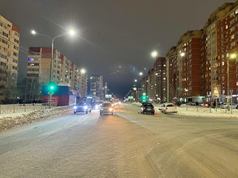    В Оренбурге на Салмышской столкнулись «Лада» и «Шкода». Пострадал один из водителей Кристина Просвиркина