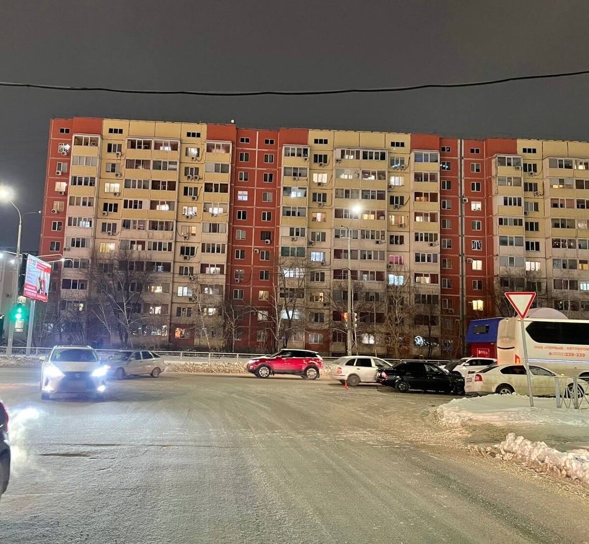  📷    В Оренбурге на Салмышской столкнулись «Лада» и «Шкода». Пострадал один из водителей Кристина Просвиркина