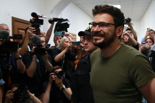 Депутат муниципального округа Красносельский Илья Яшин в Басманном районном суде Москвы, 13 июля 2022 года / Антон Денисов/РИА «Новости»   📷