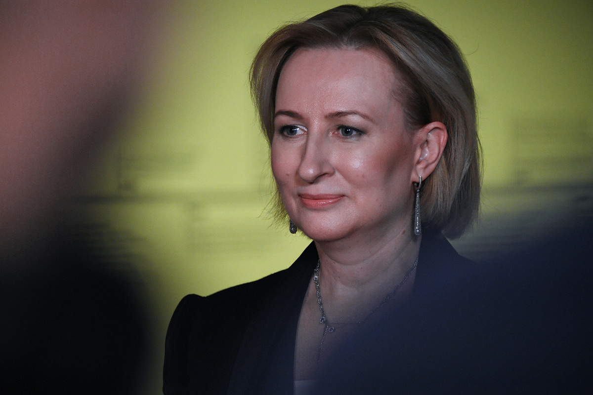    Ольга Галактионова на выставке «Кукрыниксы» в музейно-выставочном объединении «Манеж», 31 октября 2024 года