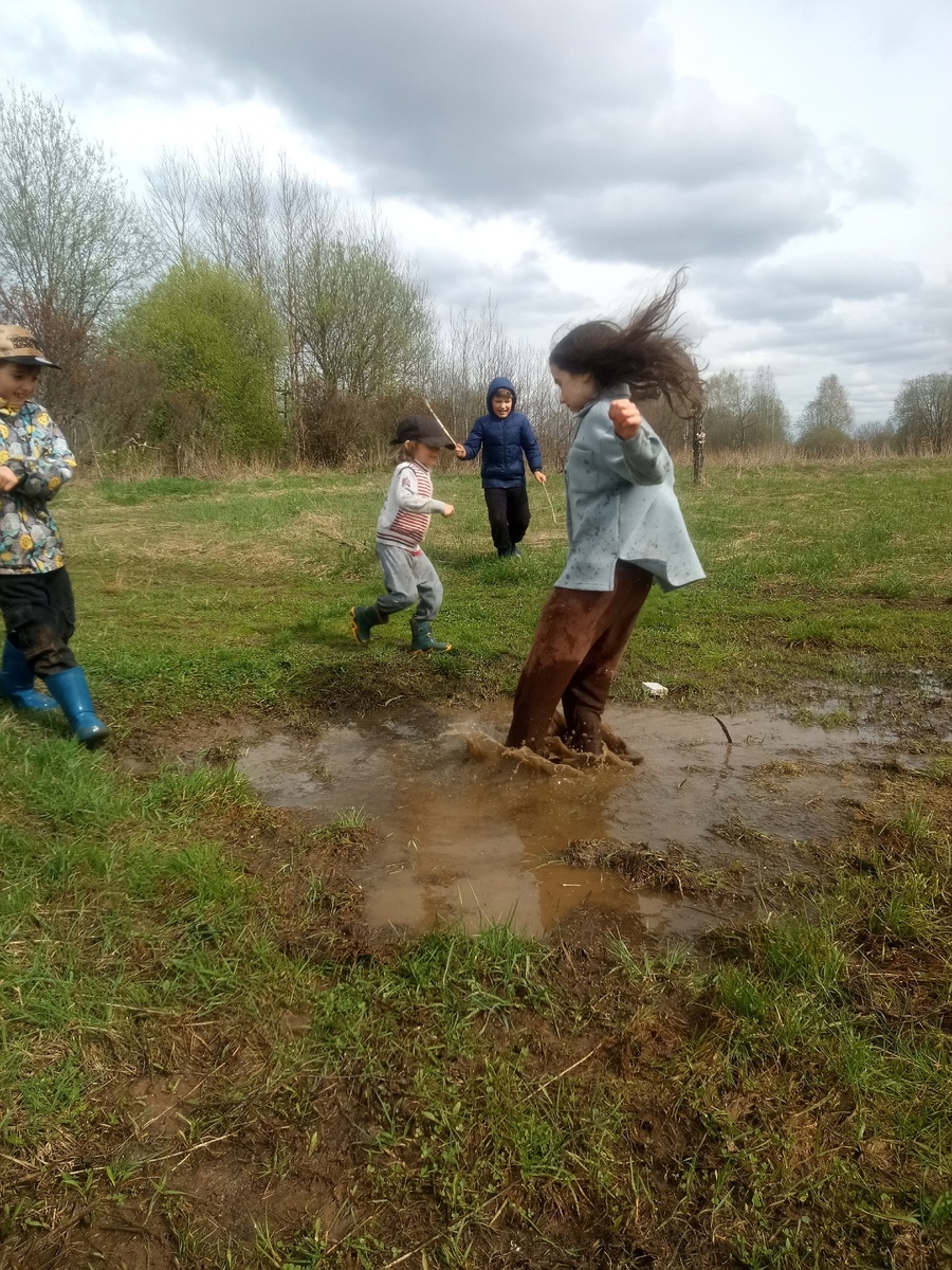 Дети в естественной среде обитания - переменка в Любимой школе