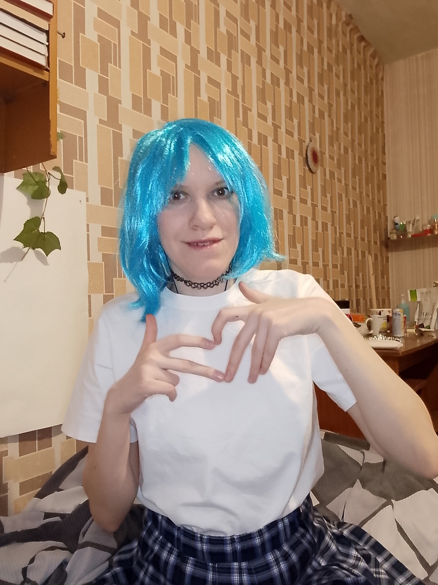 Мои образы. Мне понравилось. Правда в синих волосах жарко, но я ещё другие цвета хочу. Парик спасение 🍀