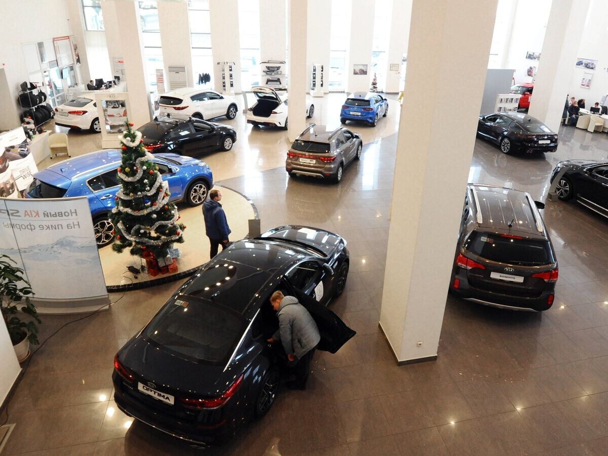    Автосалон© РИА Новости . Алексей Сухоруков