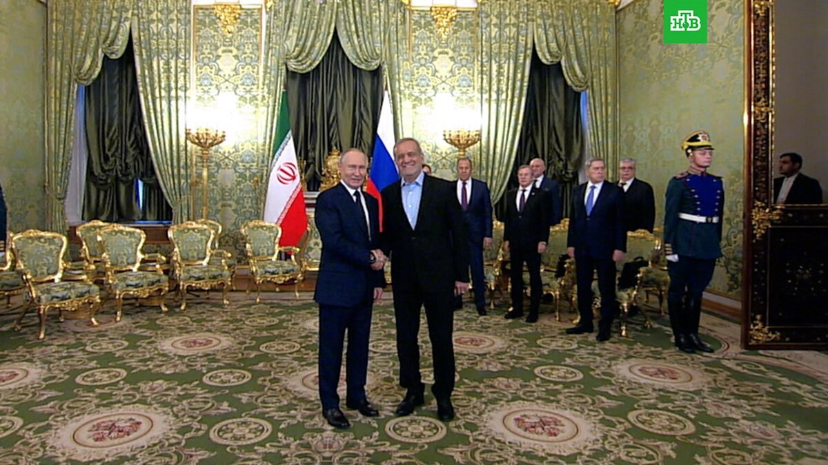    Путин отметил особое значение визита президента Ирана в РФ