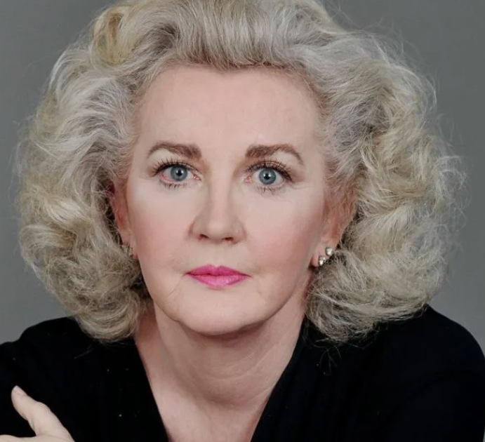 Крашеная старушка Джулия Кэмерон. Источник фото https://www.ruc.su/news/detail/102912/