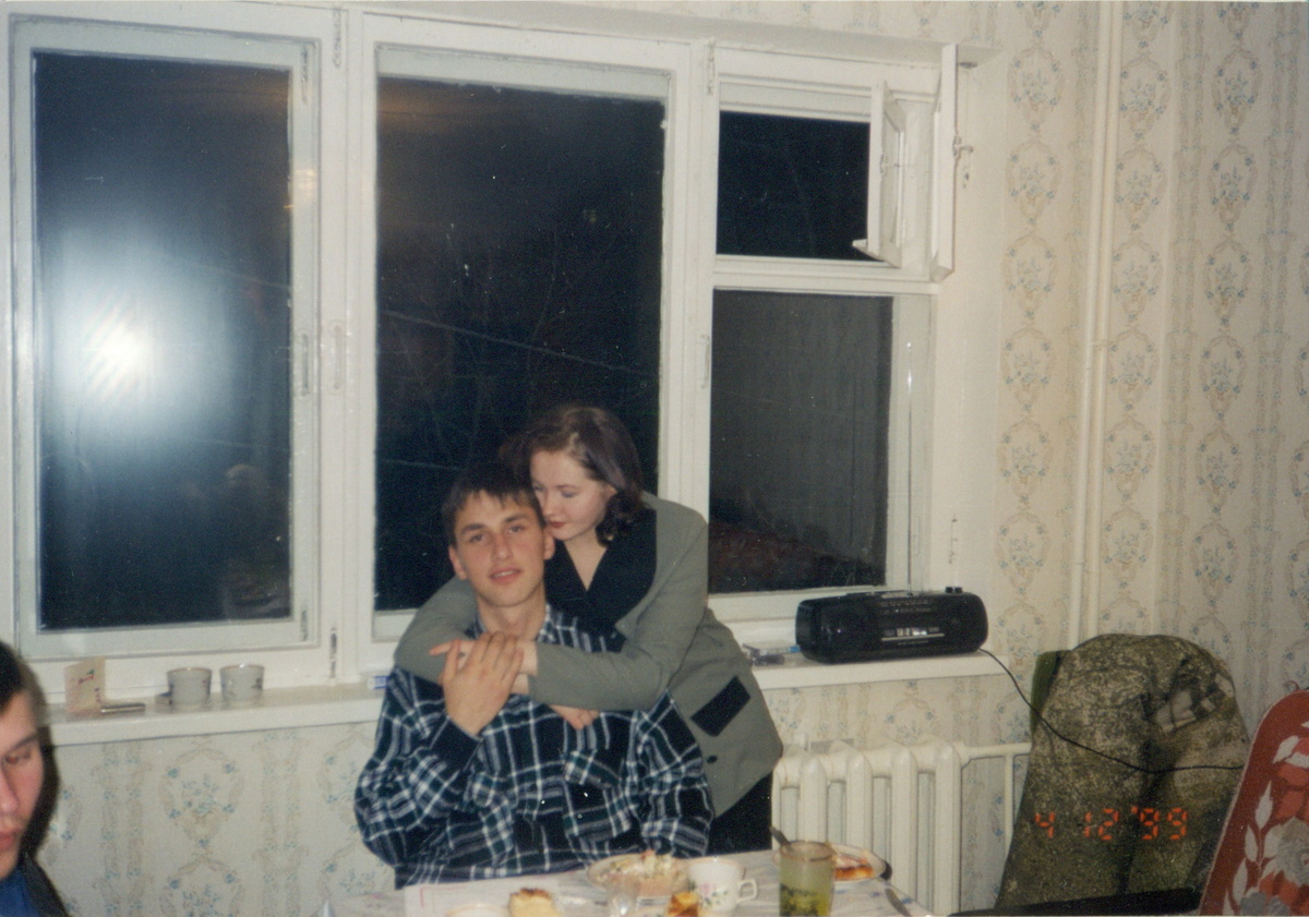 Мы были молодыми и весь мир лежал у наших ног)))