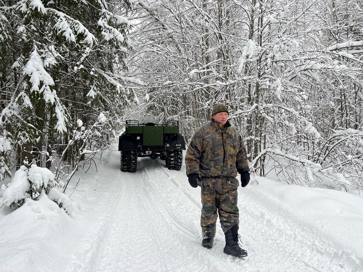    На маршруте егерю приходится проходить примерно по 10 километров