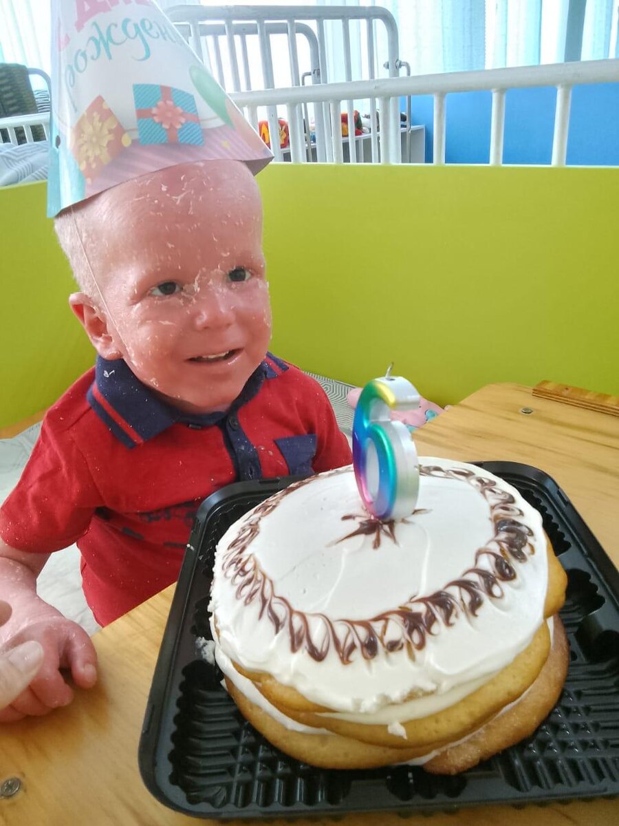 Волонтёр Ирина Приходько год назад организовала Никитке День Рождения 