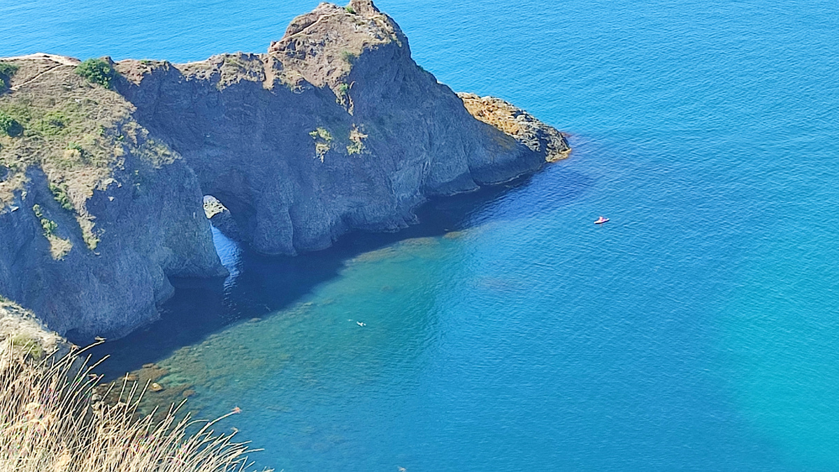 Мыс Лермонтова и Грот Дианы Фото: Книга Приключений