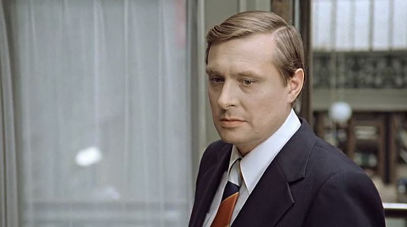 О. Басилашвили в фильме "Служебный роман
