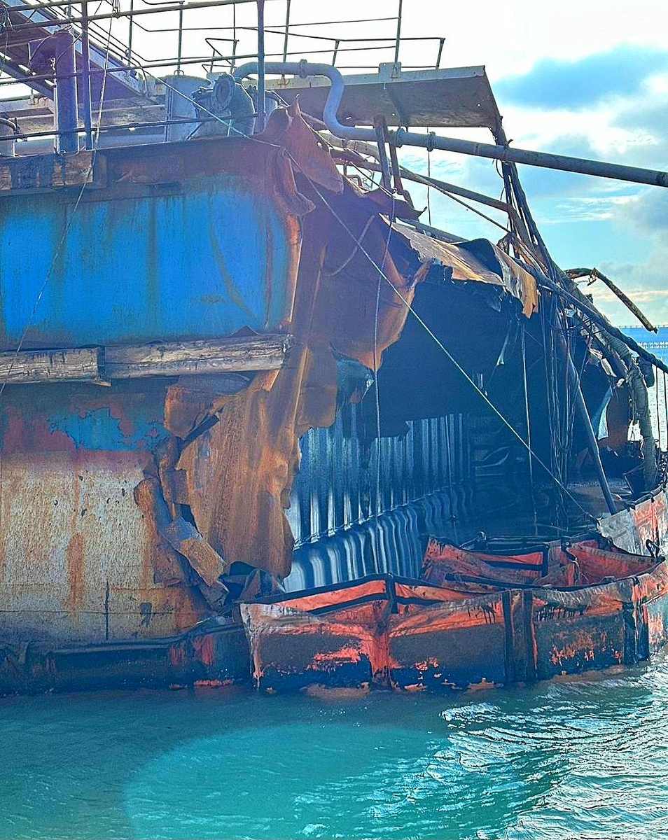 Та сама часть, где произошёл разлом судна.