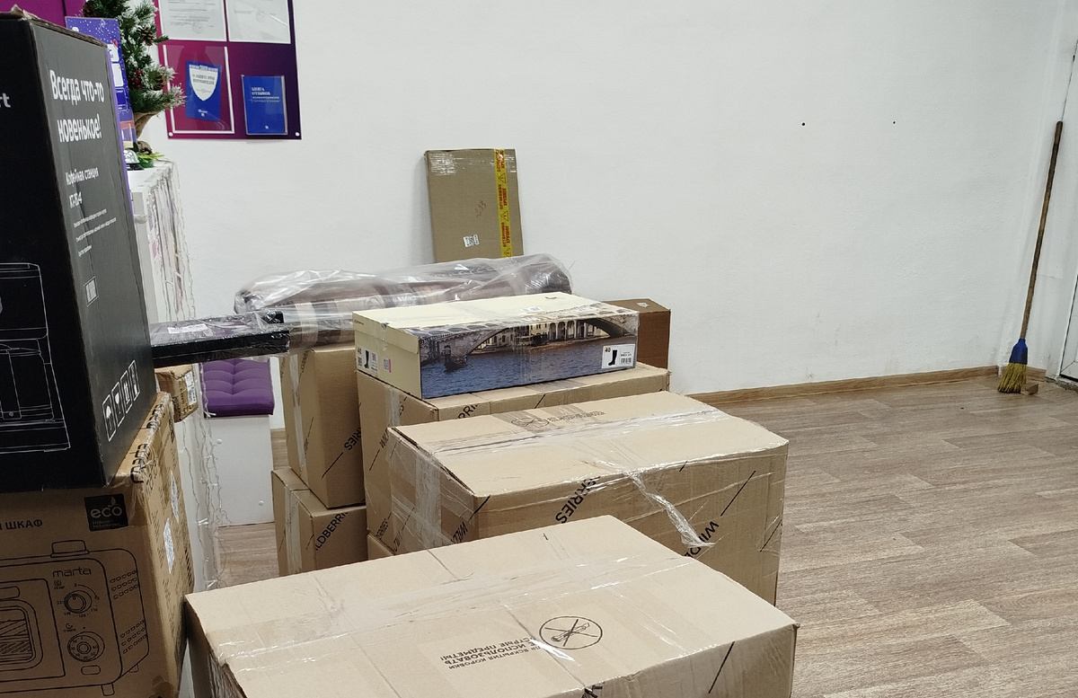 мое обычное утро. и все это надо разобрать до открытия