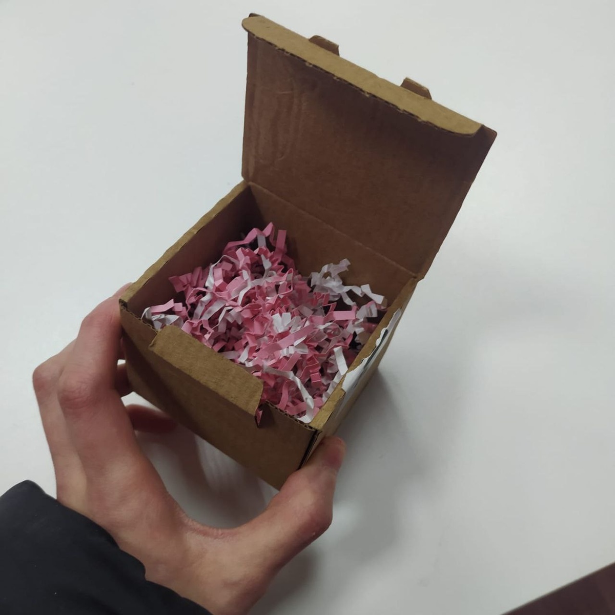 одна из пустых коробочек, которые за праздники прислал склад.