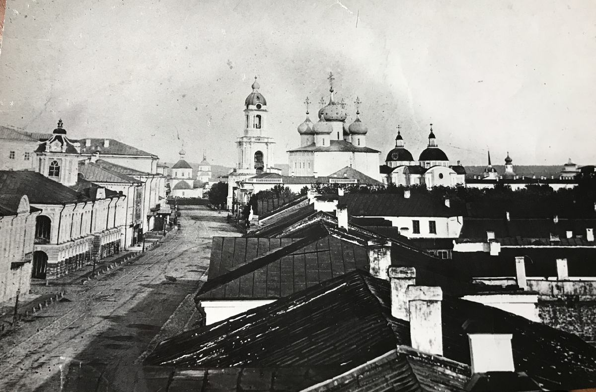 Вид на Миллионную улицу (ныне Советскую). 1877-1888 годы.