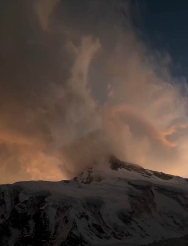 Вершина Манаслу несколько дней назад. Скрин с видео Oswald Rodrigo Pereira.