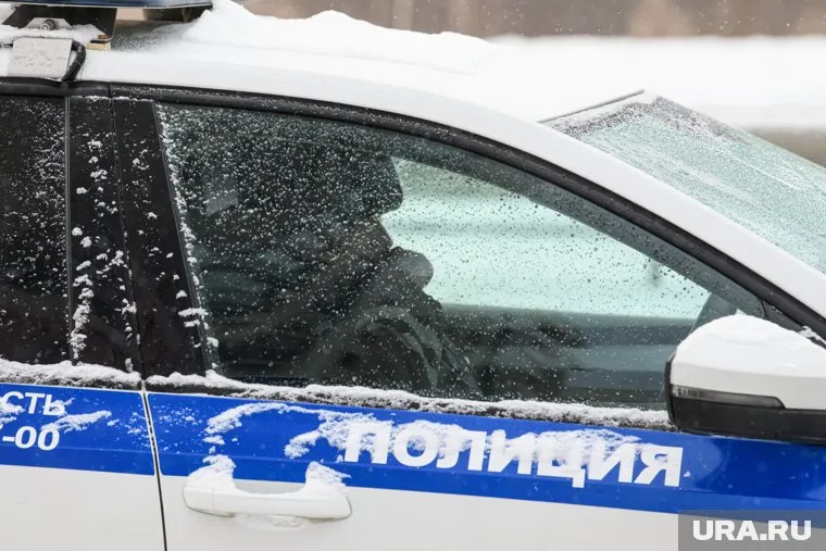 Полицейские выясняют обстоятельства ДТП
Фото: Илья Московец © URA.RU