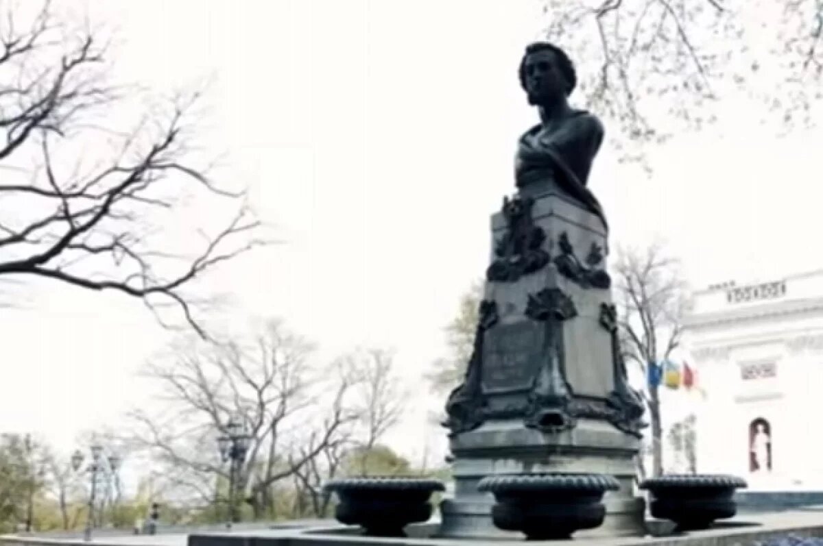    Власти Одессы решили переименовать дерево, названное в честь Пушкина