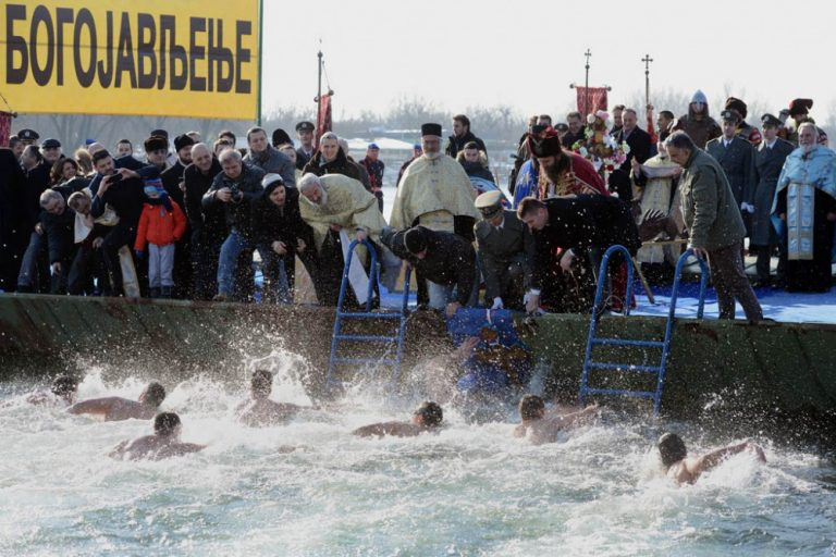 Заплыв на Богоявление в Белграде - фото с сайта pravoslavie.ru