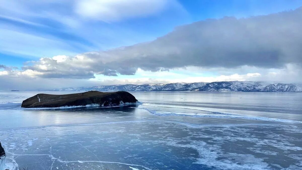 Лед на Байкале ветром сдуло. Источник: ТГ-канал «Экодиктатура»