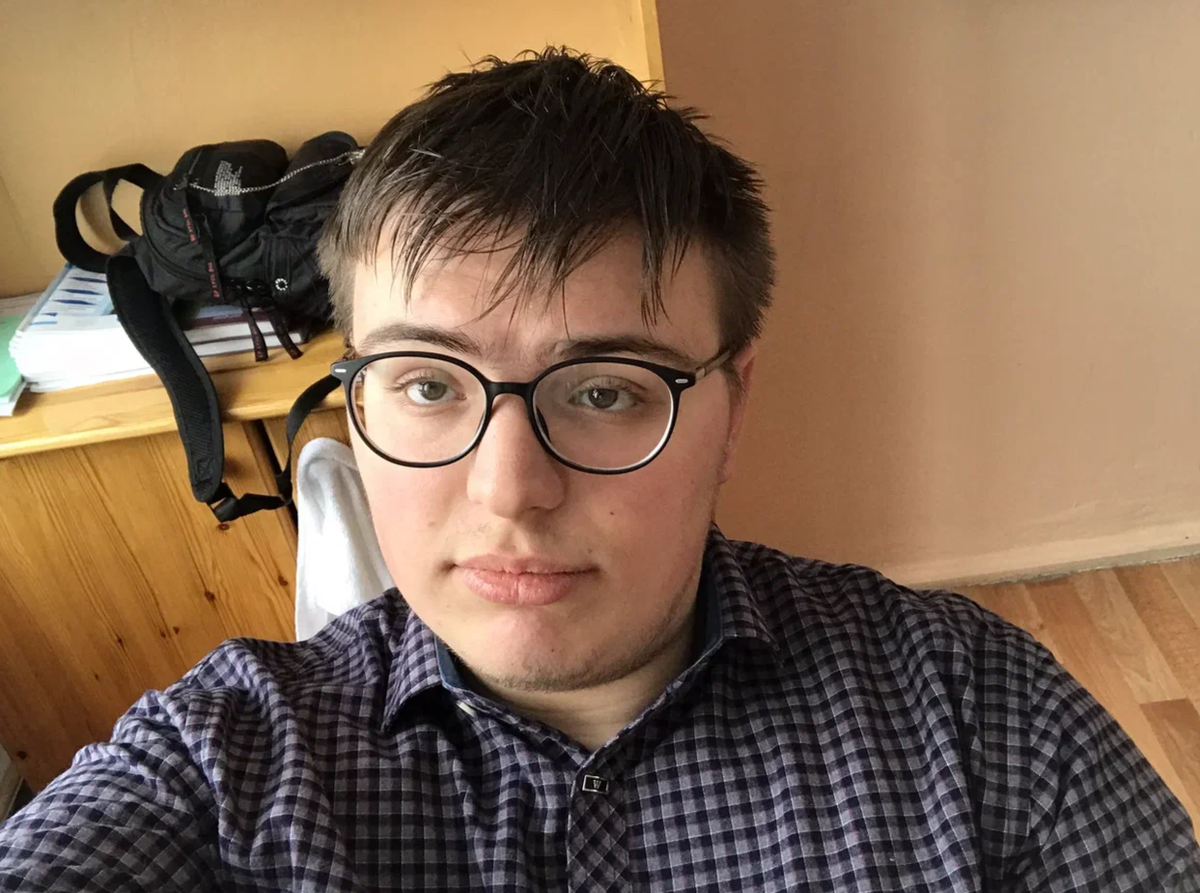 Фото из кабинета, где работал. Пришел осваиваться. В то время только начинали работать со Школьным порталом Московской области. Было нужно разобраться и с учебниками, и с электронными ресурсами в ускоренном темпе перед началом новой четверти.