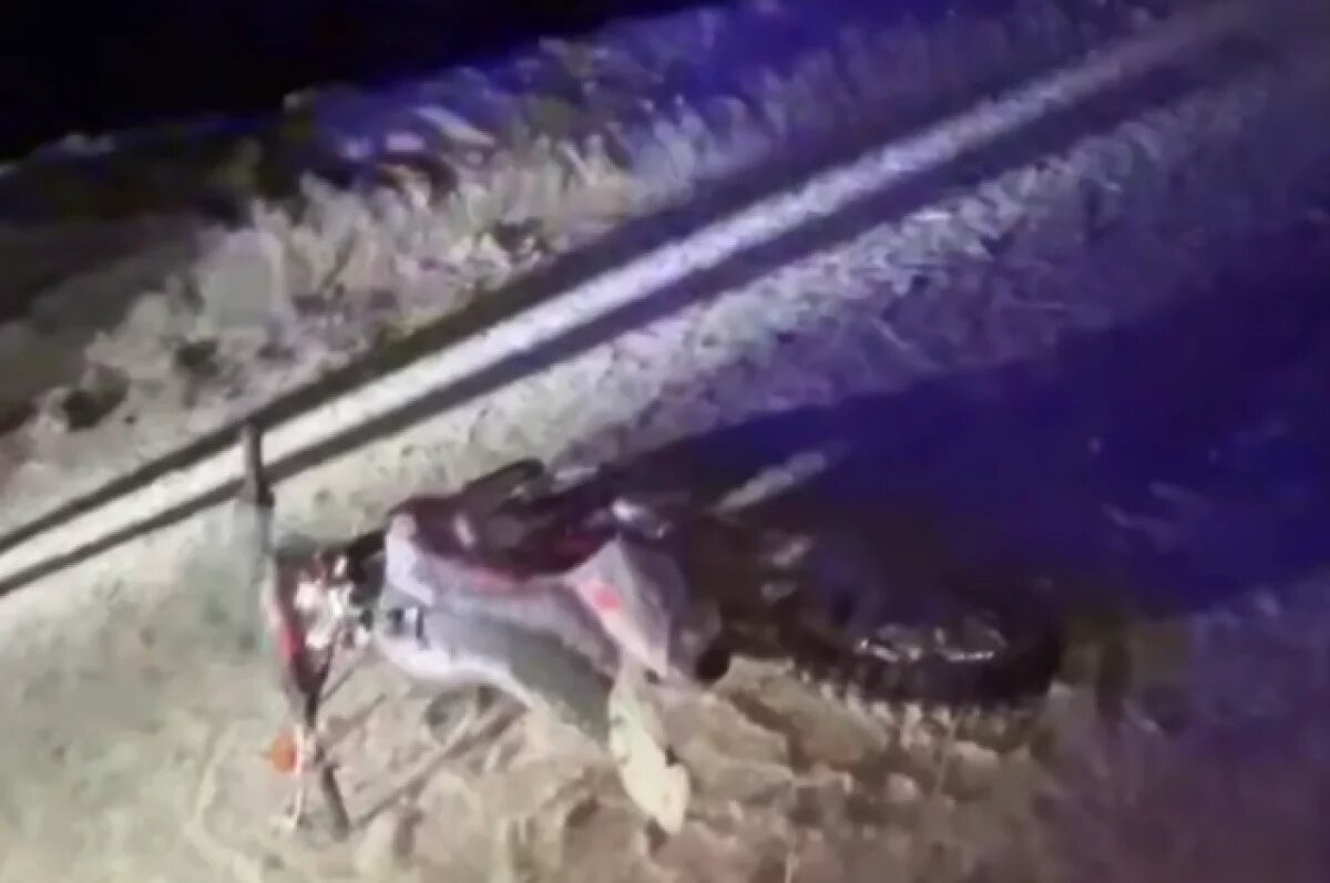    На питбайке ехали два подростка.