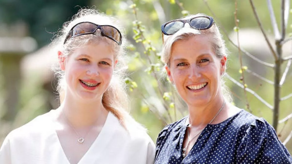 Луиза и Софи собираются 20 января праздновать день рожденрия Софи. Им волноваться из - за Меган некогда