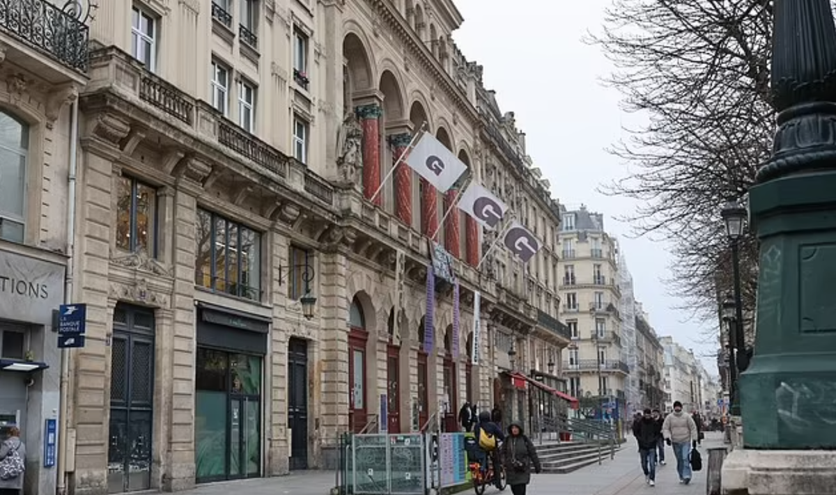 Рядом с Gaîté Lyrique - обычно в этом районе спокойно