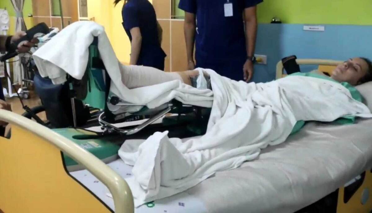 Вот она - бриллиантовая нога стоимостью 20 млн рублей. 