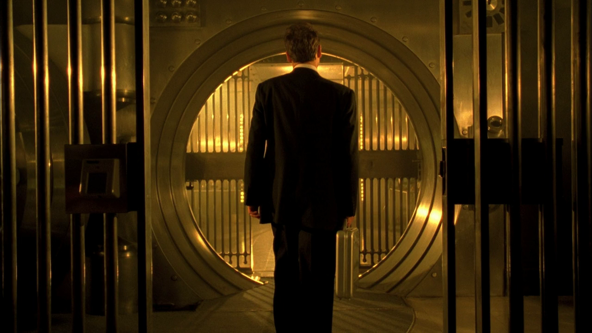 Пролистните изображение, чтобы увидеть следующий кадр из фильма «Кодер» (2002)