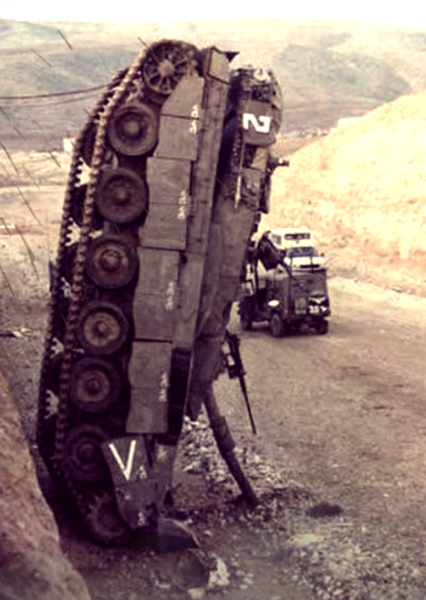 Основной танк израильской армии. Результаты плохого обзора водителя многотонной техники.