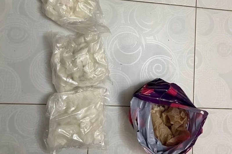    Задержанным 30 лет и 22 года, они проживают в Вологде и Соколе. В их автомобиле, который остановили на Окружном шоссе в Вологде,