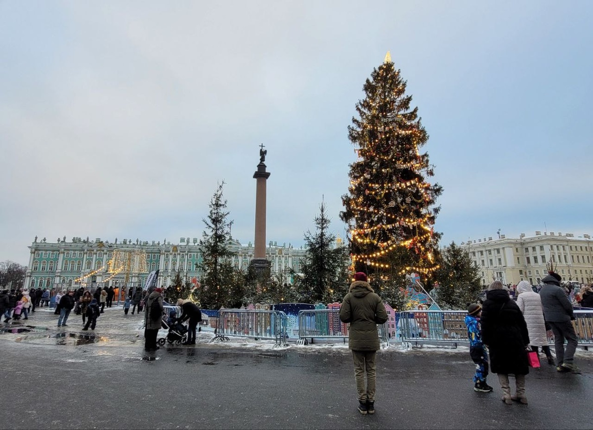 Новогодняя елка на дворцовой... Неудержимо захотелось повторить этот опыт. 