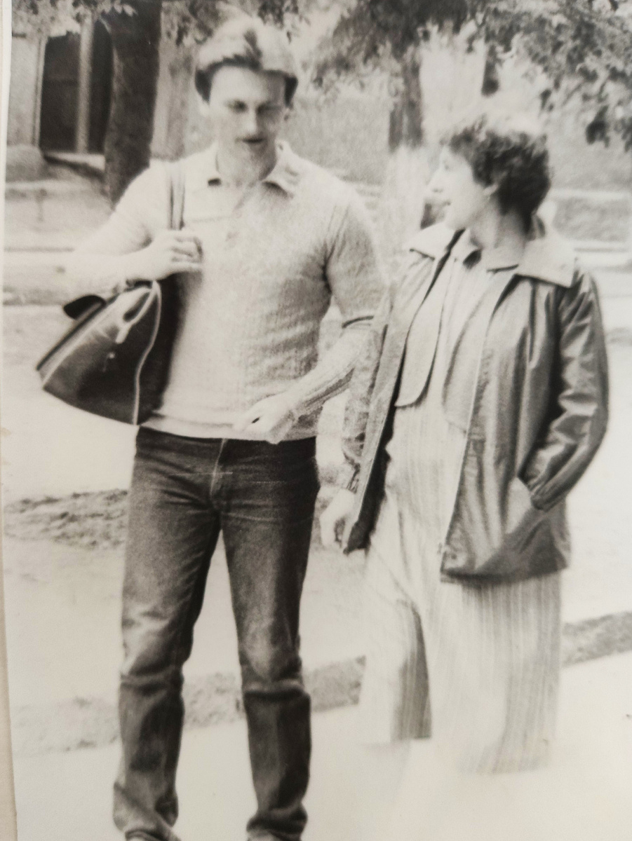 Я в том самом платье с жилеткой ))