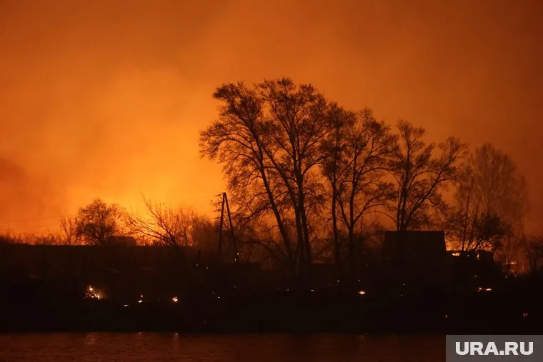 Перед пожаром очевидцы слышали не менее десяти взрывов (архивное фото)
Фото: Екатерина Сычкова © URA.RU