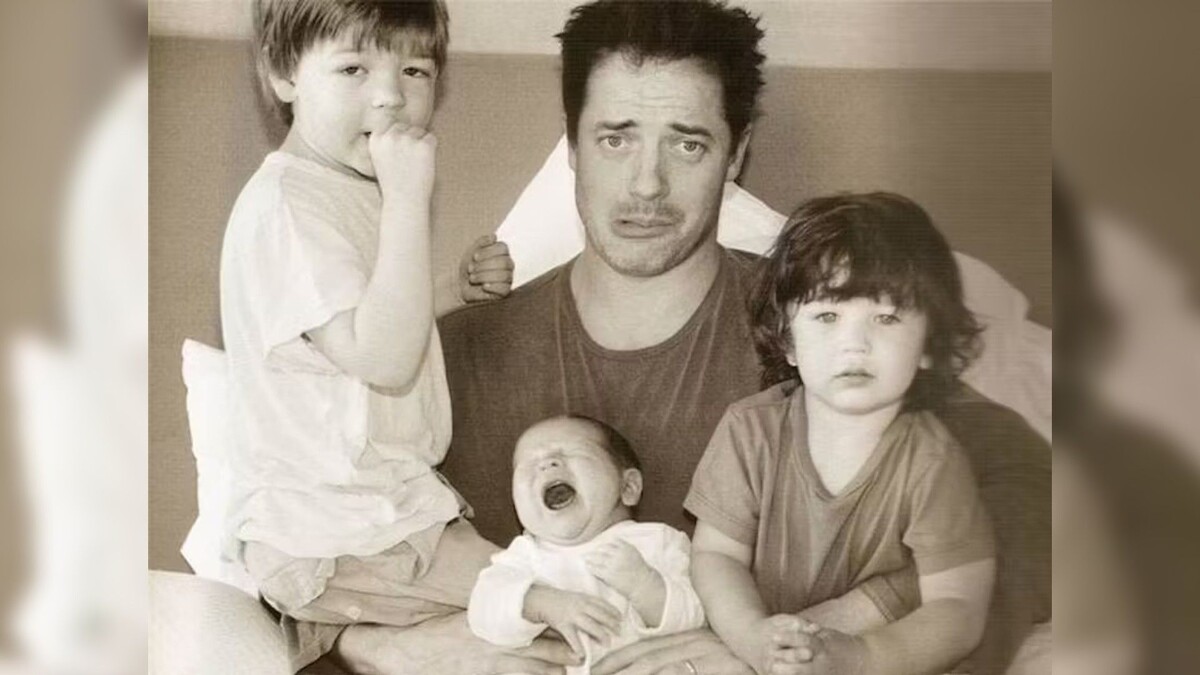    Молодой Брендан Фрейзер и трое его сыновей