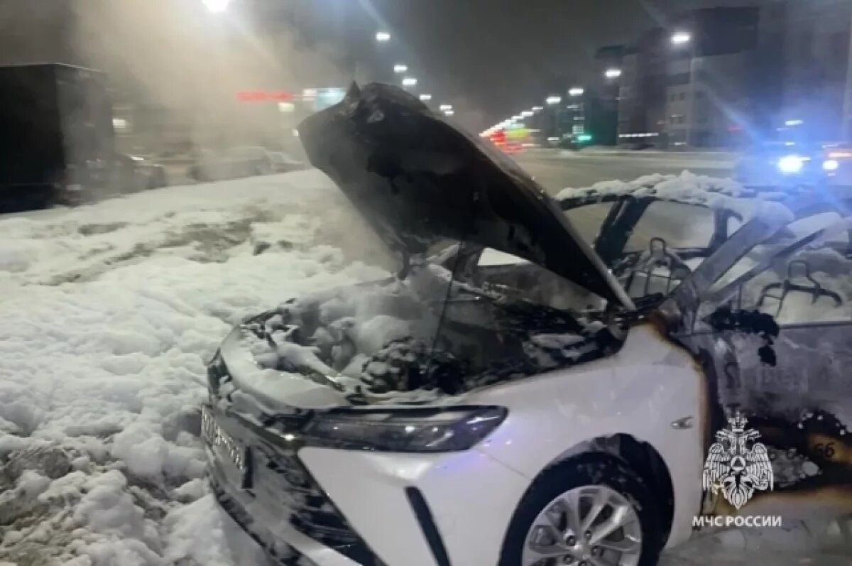    В Уфе загорелся автомобиль, его владелец в реанимации с сильными ожогами
