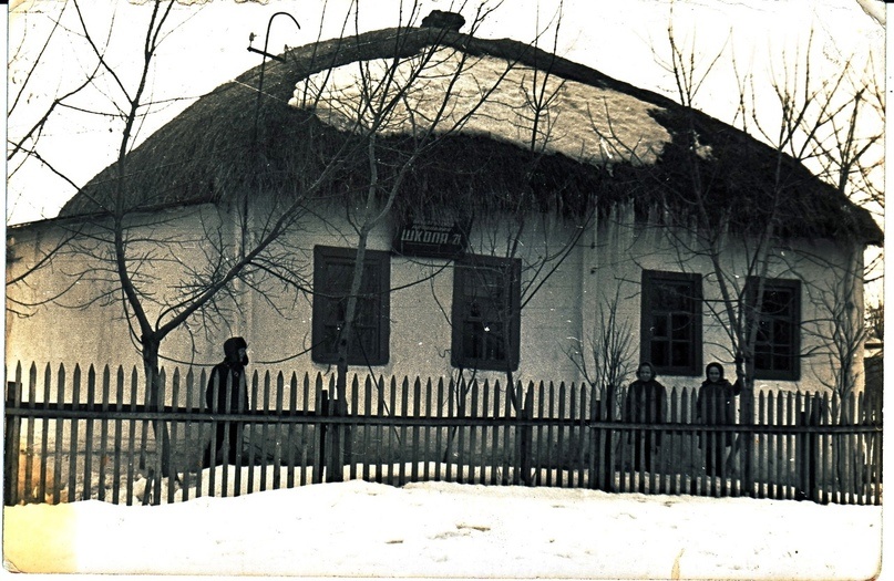 «Взяли сумки, взяли книжки, взяли завтраки под мышки…» Школа и школьники Дивногорья в XX веке.