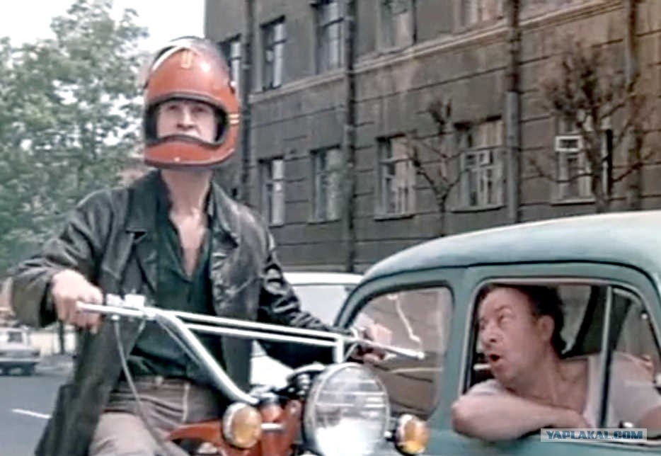 Мотоциклист. кадр из фильма.  фото: картинки яндекса.