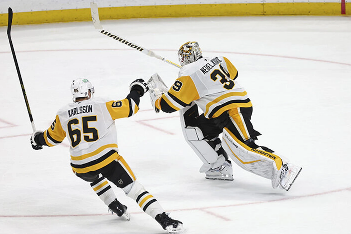 Алекс Неделькович отметился редким вратарским голом в матче против "Баффало". Фото: НХЛ