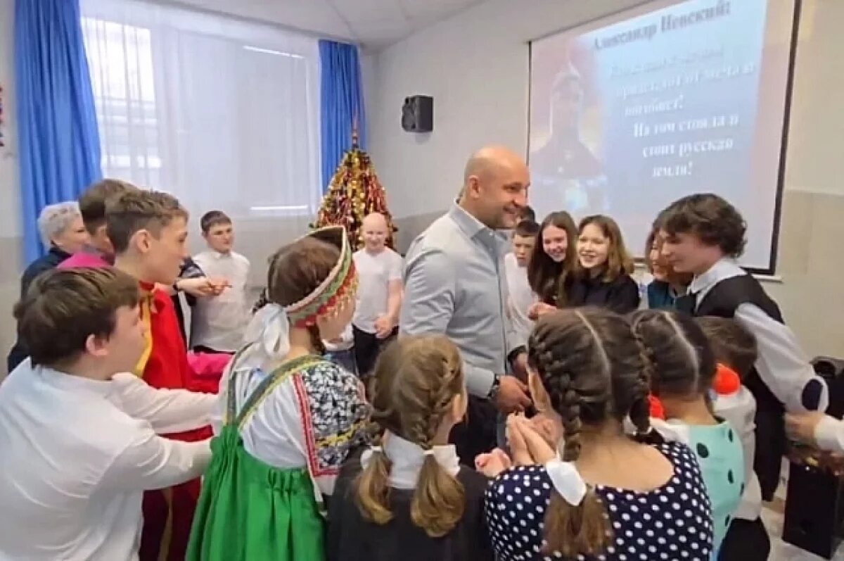    Дети из Первоуральска спели «Каравай» полпреду Артему Жоге в его юбилей