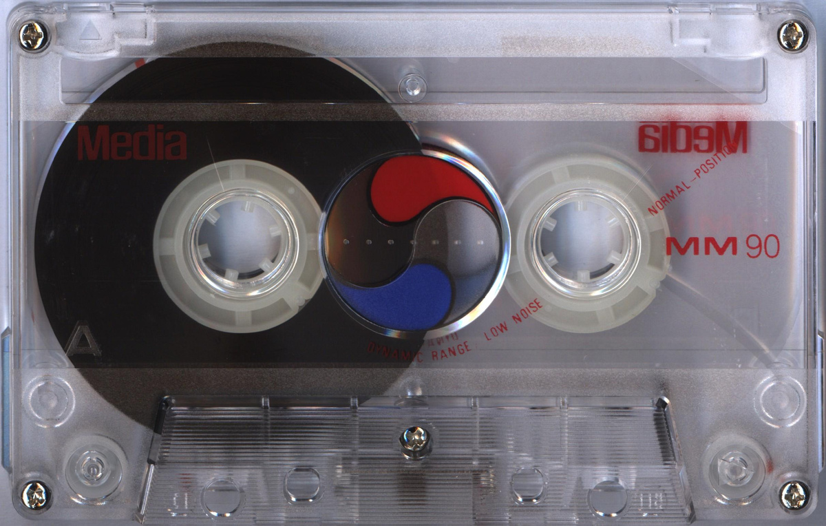 дешёвая стекляшка прославилась якобы дико кривым корпусом: у кого такая была, поделитесь мнением