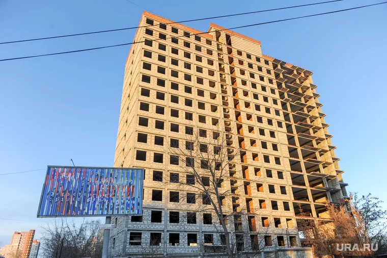 Достраивать 16-этажное офисное здание будет ООО «Памир»
Фото: Вадим Ахметов © URA.RU