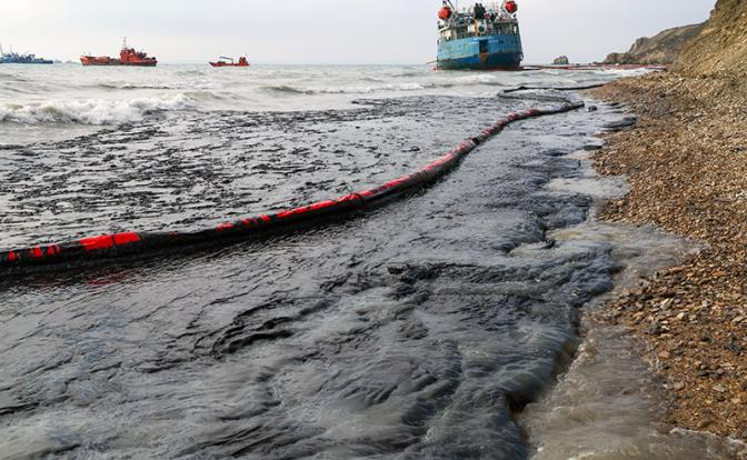 Черные дни Черного моря: разлив мазута изменит побережье до неузнаваемости.