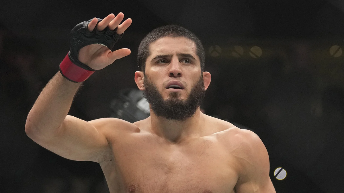 Ислам Махачев (Фото Kamran Jebreili / AP / ТАСС)