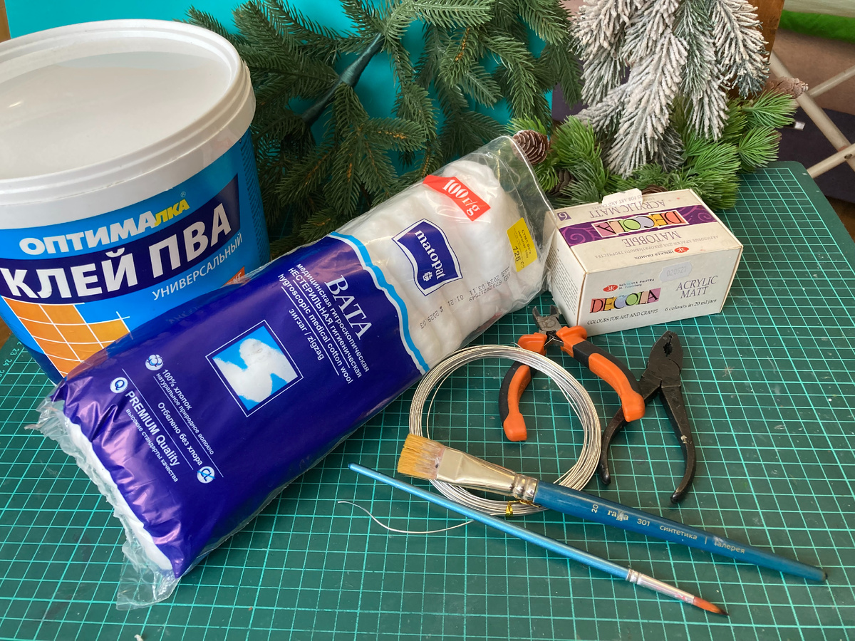 Материалы и инструменты для изготовления елочных игрушек из ваты 